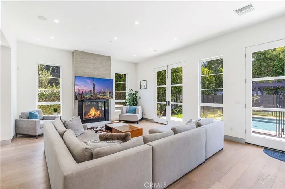 4435 Camellia Studio City, CA 91602