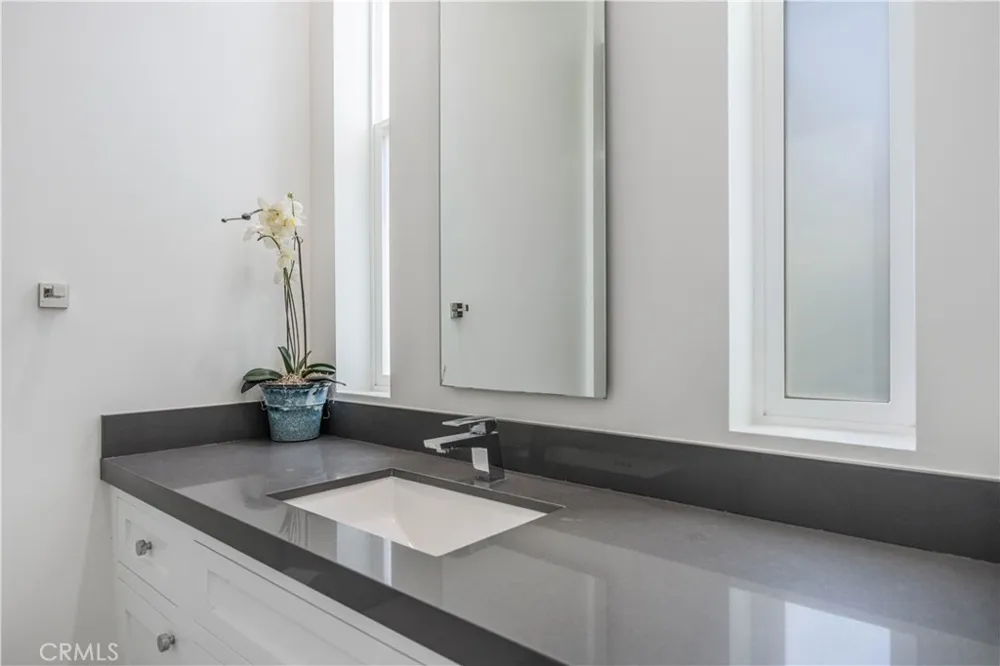 4435 Camellia Studio City, CA 91602