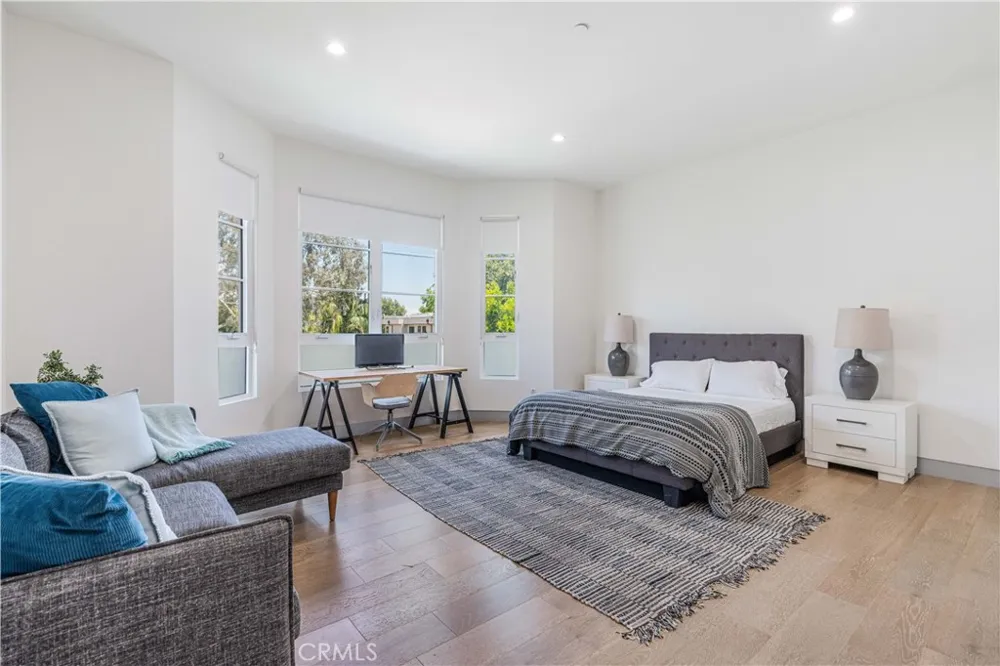 4435 Camellia Studio City, CA 91602