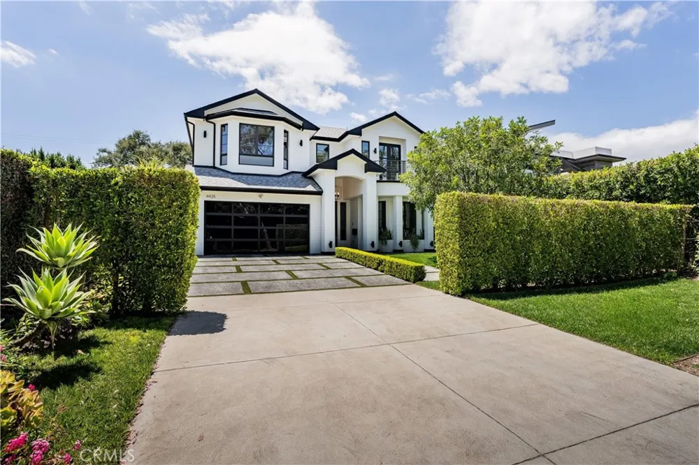 4435 Camellia Studio City, CA 91602