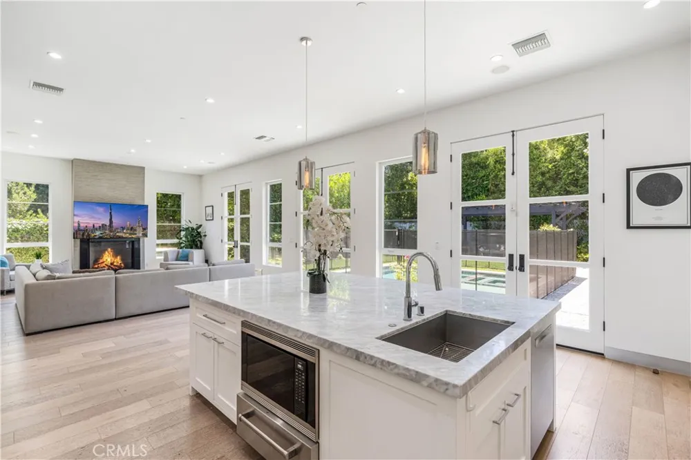 4435 Camellia Studio City, CA 91602