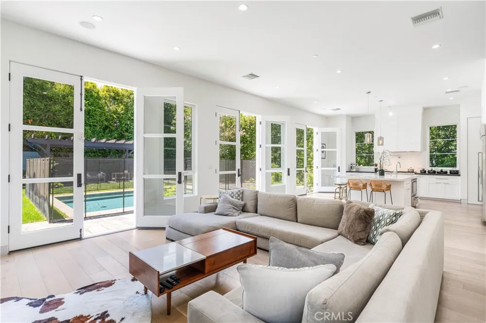 4435 Camellia Studio City, CA 91602