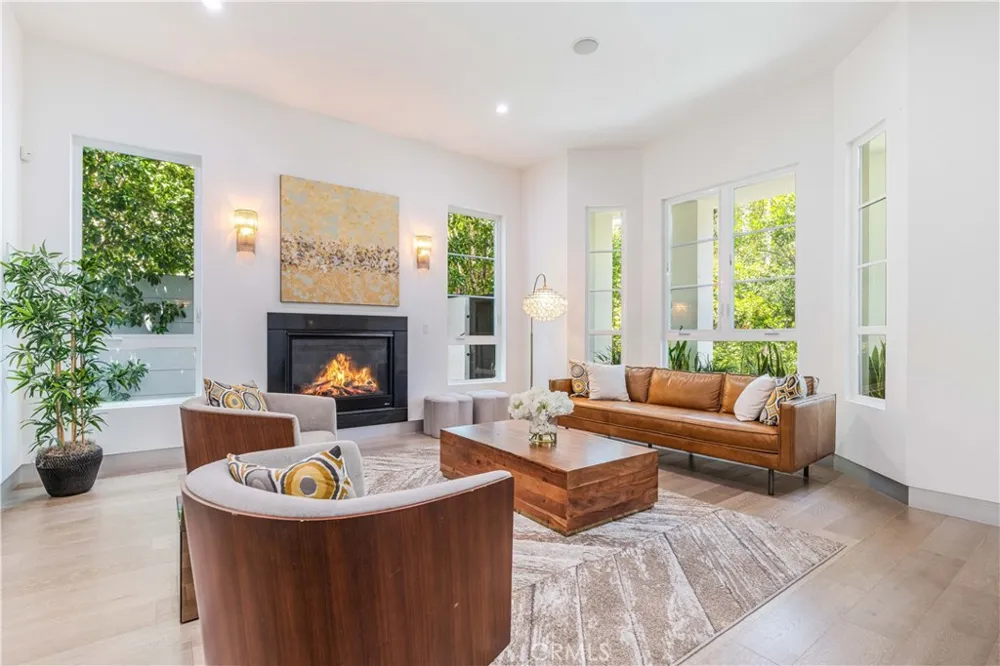 4435 Camellia Studio City, CA 91602