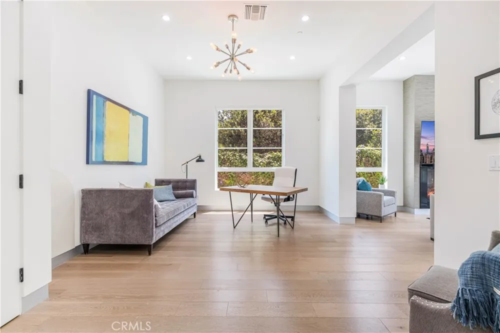4435 Camellia Studio City, CA 91602