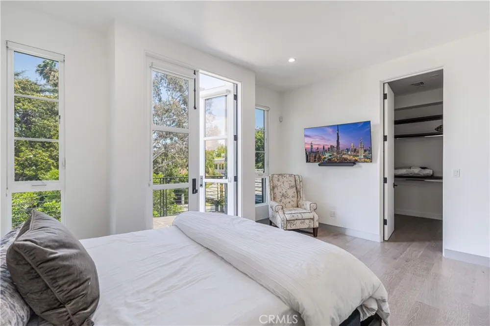 4435 Camellia Studio City, CA 91602