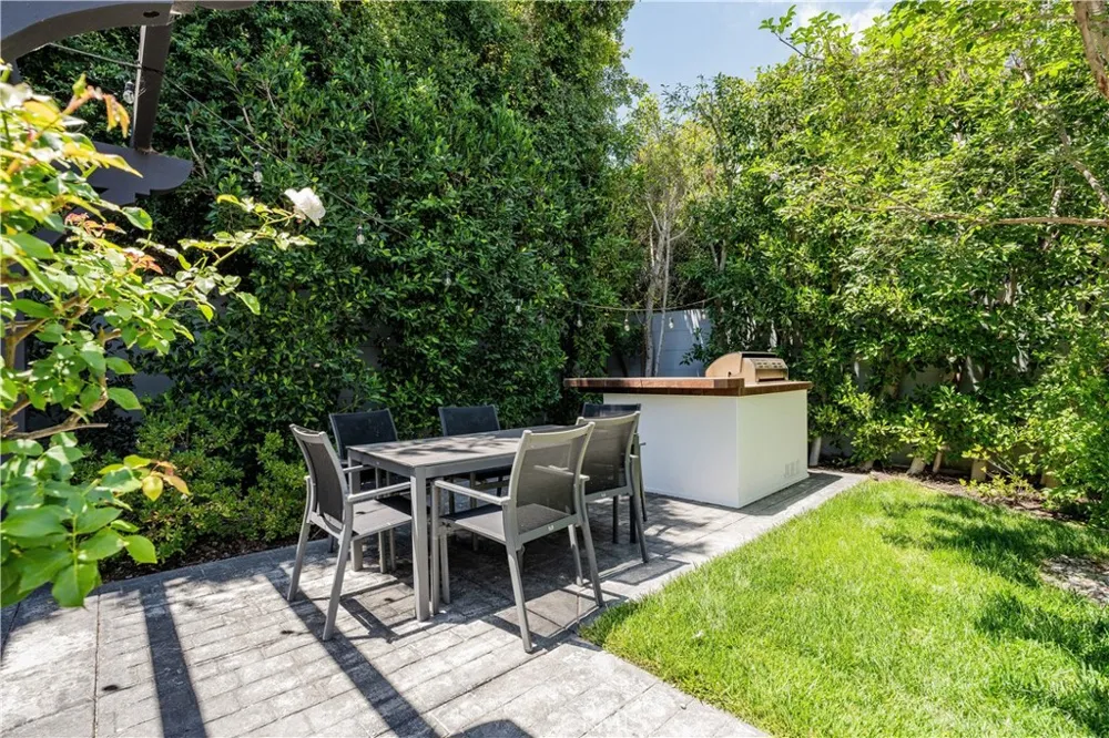 4435 Camellia Studio City, CA 91602
