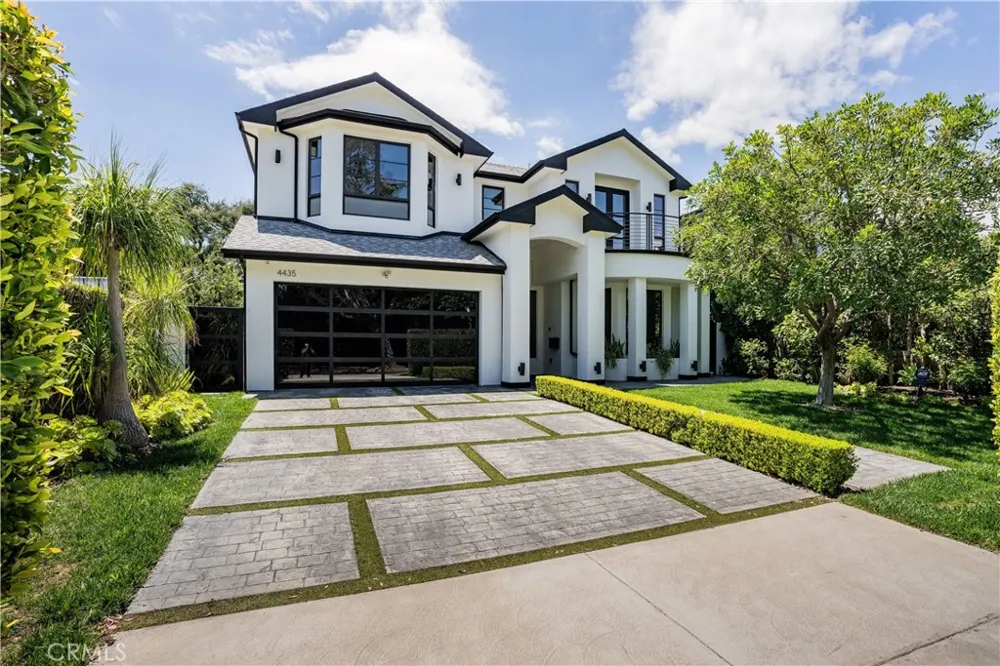 4435 Camellia Studio City, CA 91602