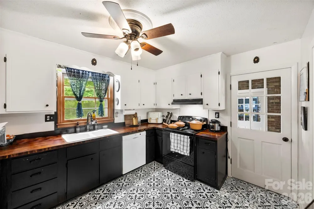 2829 Bettis Road Grover, NC 28073