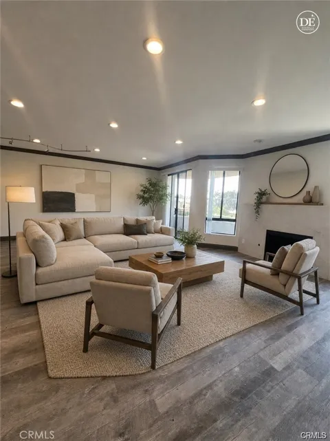 13920 Moorpark #204