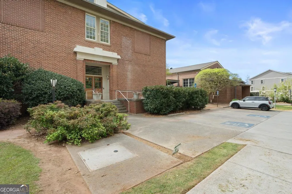 600 College ST Hapeville, GA 30354