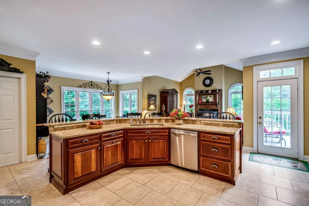 411 Overlook WAY Cohutta, GA 30710
