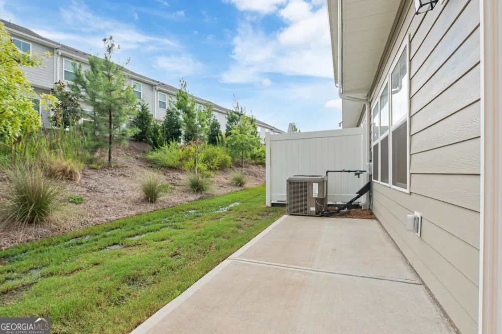 21 Red LN Hoschton, GA 30548