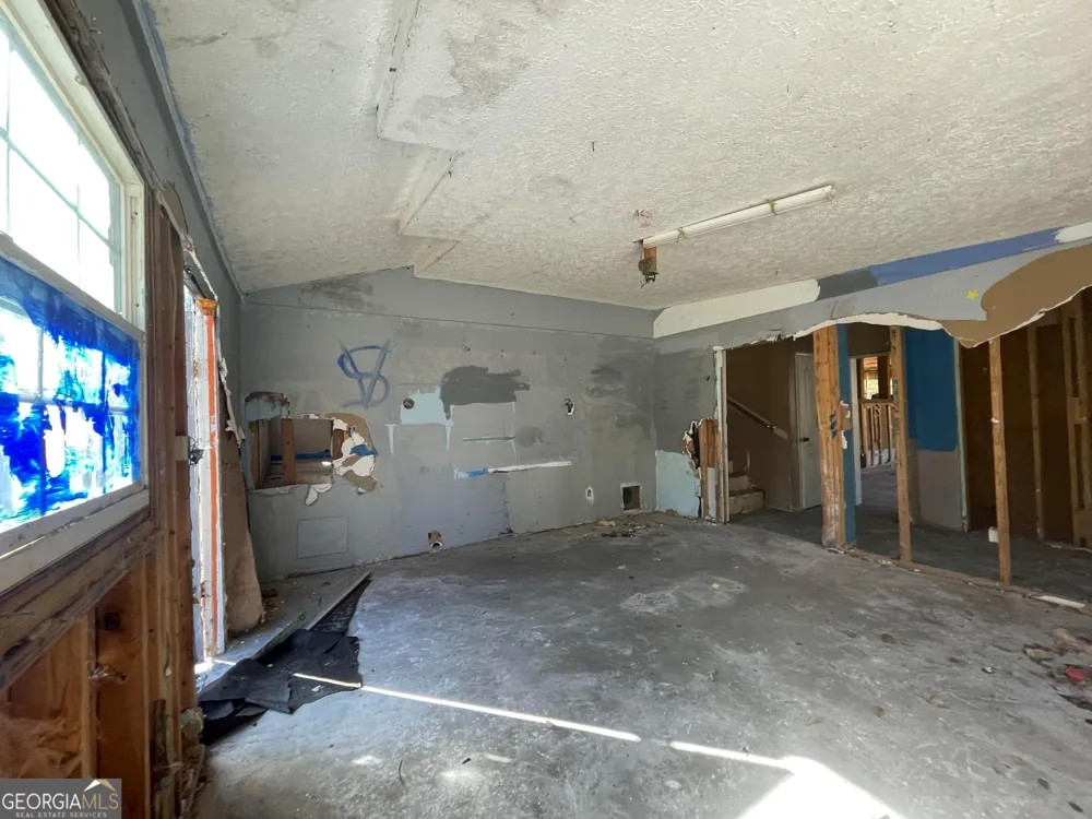 998 Campbell RD Meansville, GA 30256