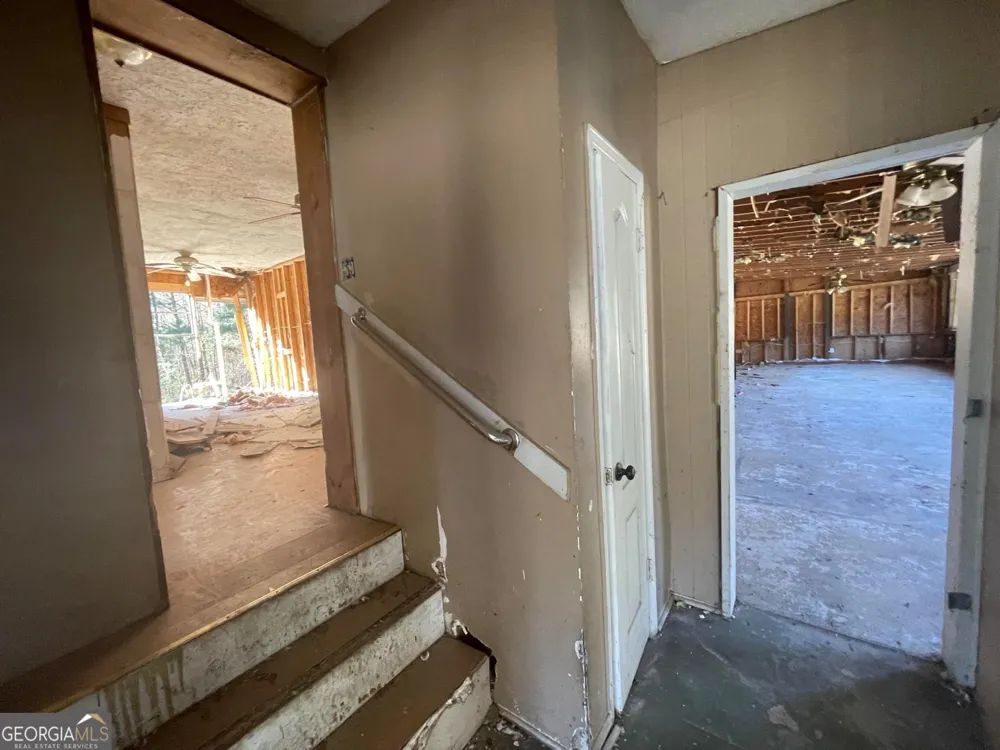 998 Campbell RD Meansville, GA 30256