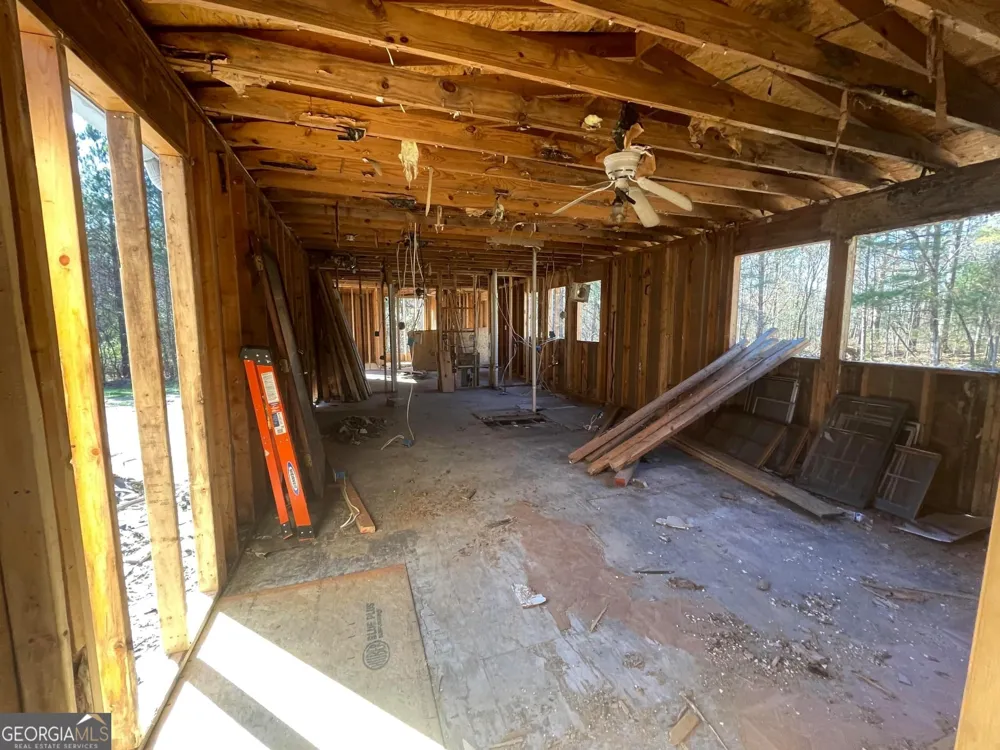 998 Campbell RD Meansville, GA 30256