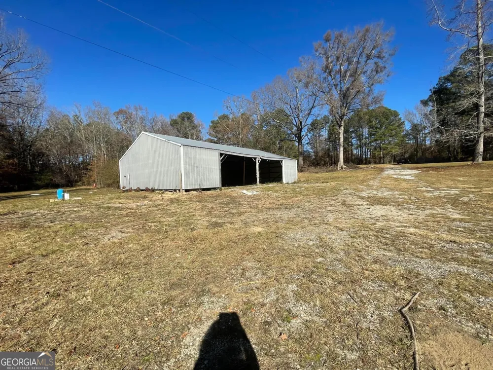 998 Campbell RD Meansville, GA 30256