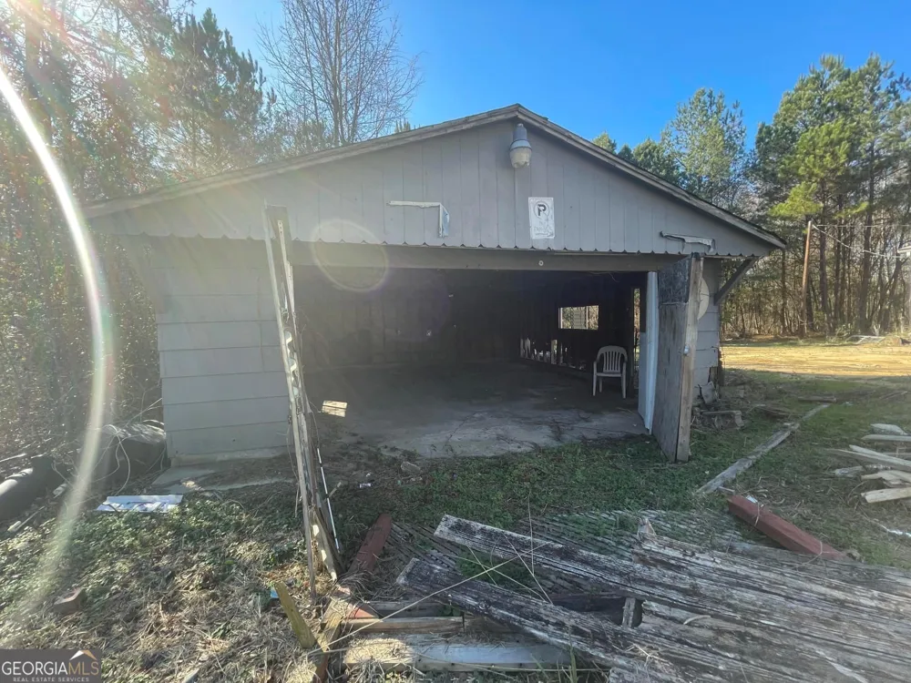 998 Campbell RD Meansville, GA 30256
