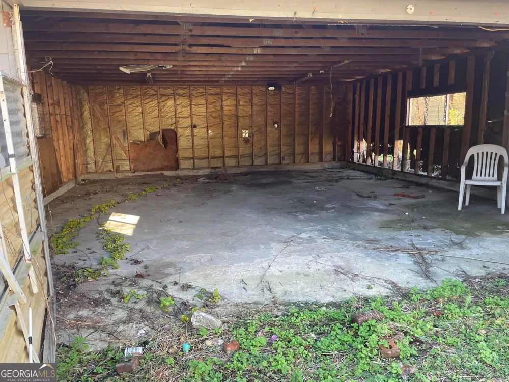 998 Campbell RD Meansville, GA 30256