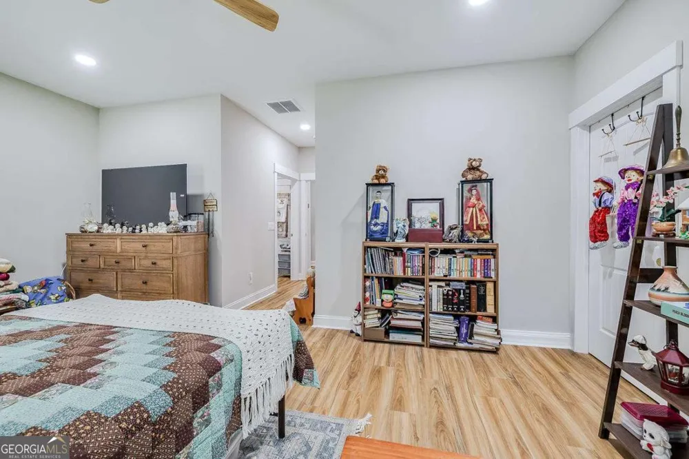 1037 Lake Side DR NE Townsend, GA 31331