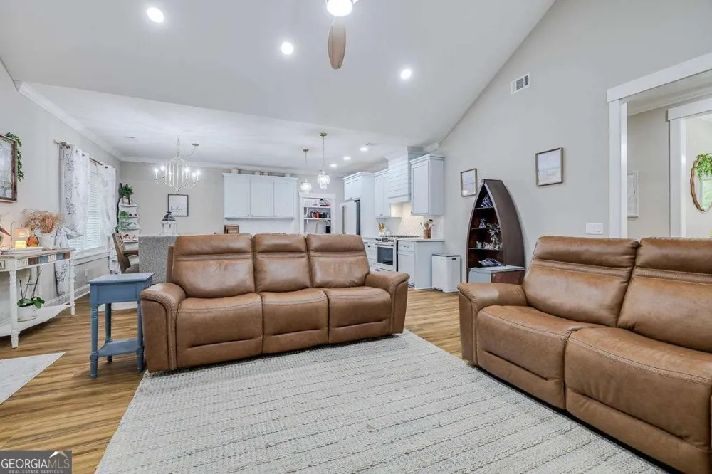 1037 Lake Side DR NE Townsend, GA 31331