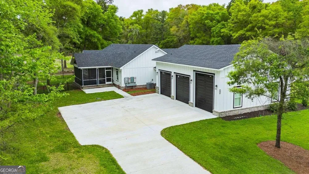 1037 Lake Side DR NE Townsend, GA 31331