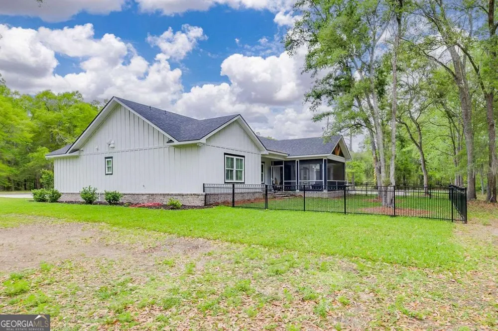 1037 Lake Side DR NE Townsend, GA 31331