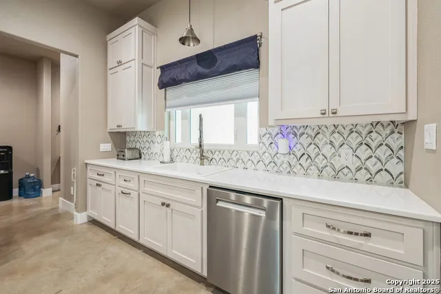 1062 Lariat Bandera, TX 78003