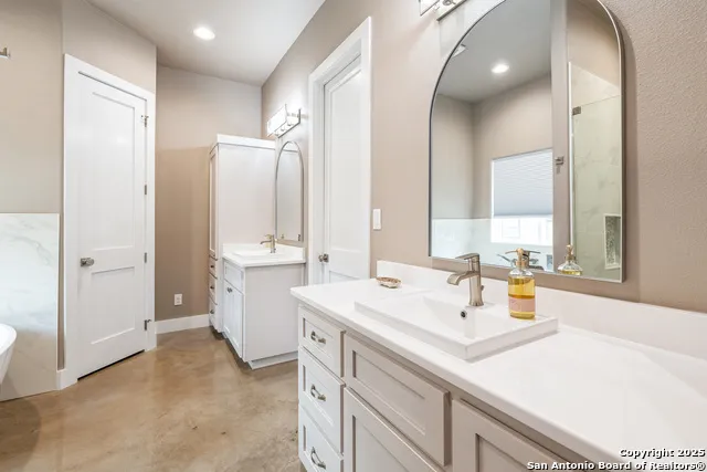 1062 Lariat Bandera, TX 78003