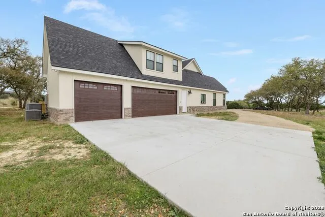 1062 Lariat Bandera, TX 78003