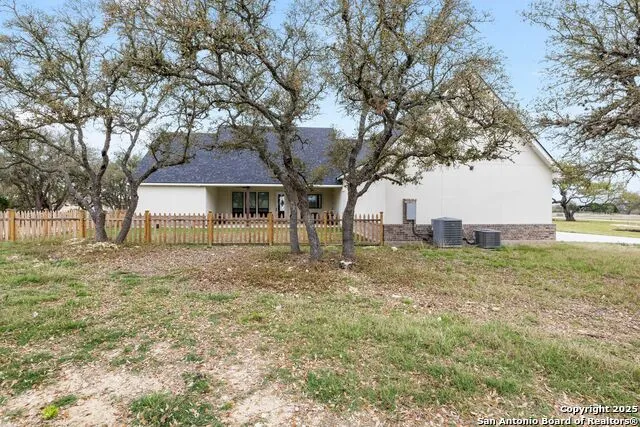 1062 Lariat Bandera, TX 78003