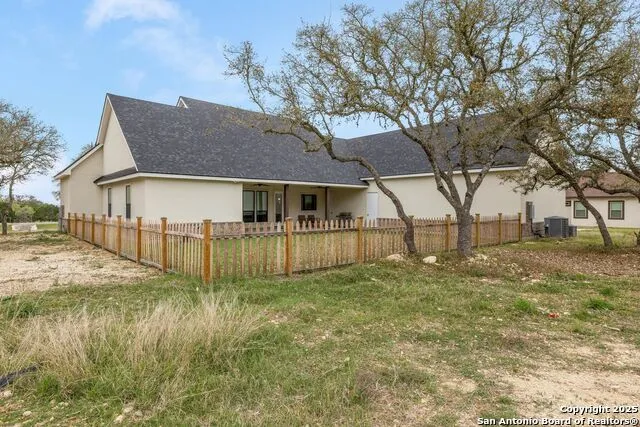 1062 Lariat Bandera, TX 78003