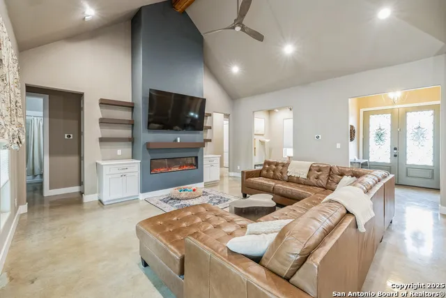 1062 Lariat Bandera, TX 78003