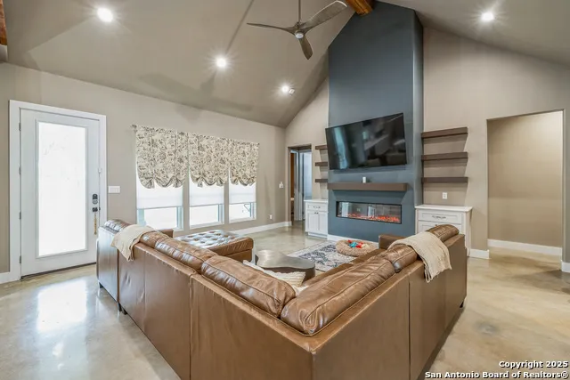 1062 Lariat Bandera, TX 78003