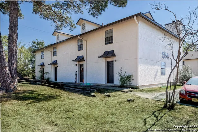 554 Dukeway Universal City, TX 78148