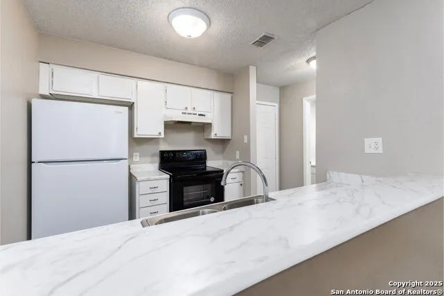 546 Dukeway Universal City, TX 78148