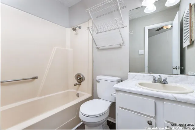 546 Dukeway Universal City, TX 78148
