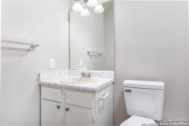 546 Dukeway Universal City, TX 78148