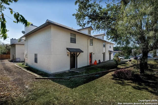 546 Dukeway Universal City, TX 78148