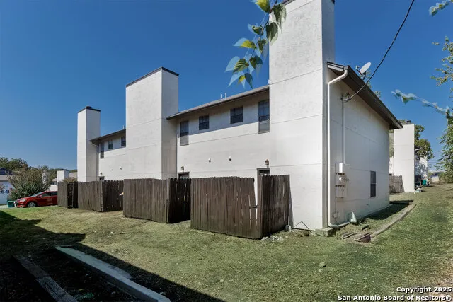 546 Dukeway Universal City, TX 78148
