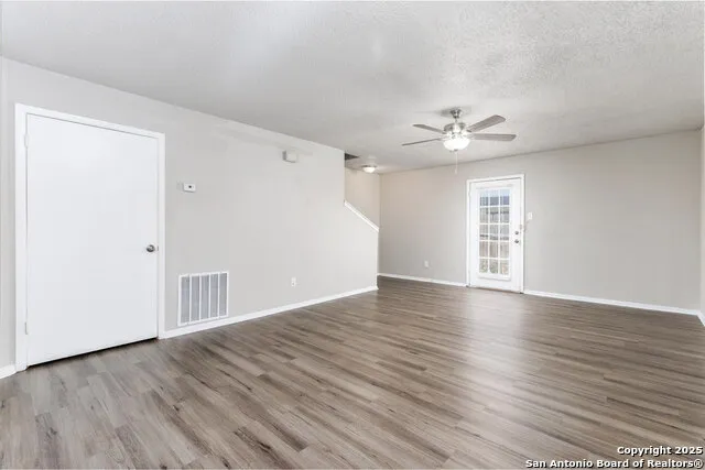 546 Dukeway Universal City, TX 78148