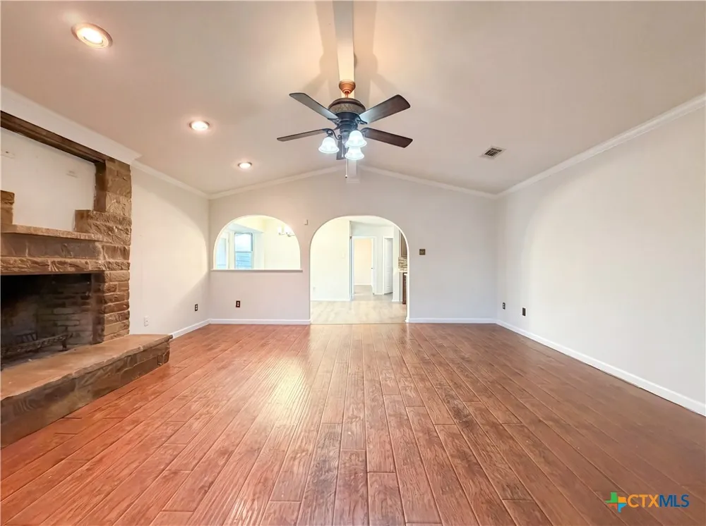 203 W Hogan Drive Copperas Cove, TX 76522