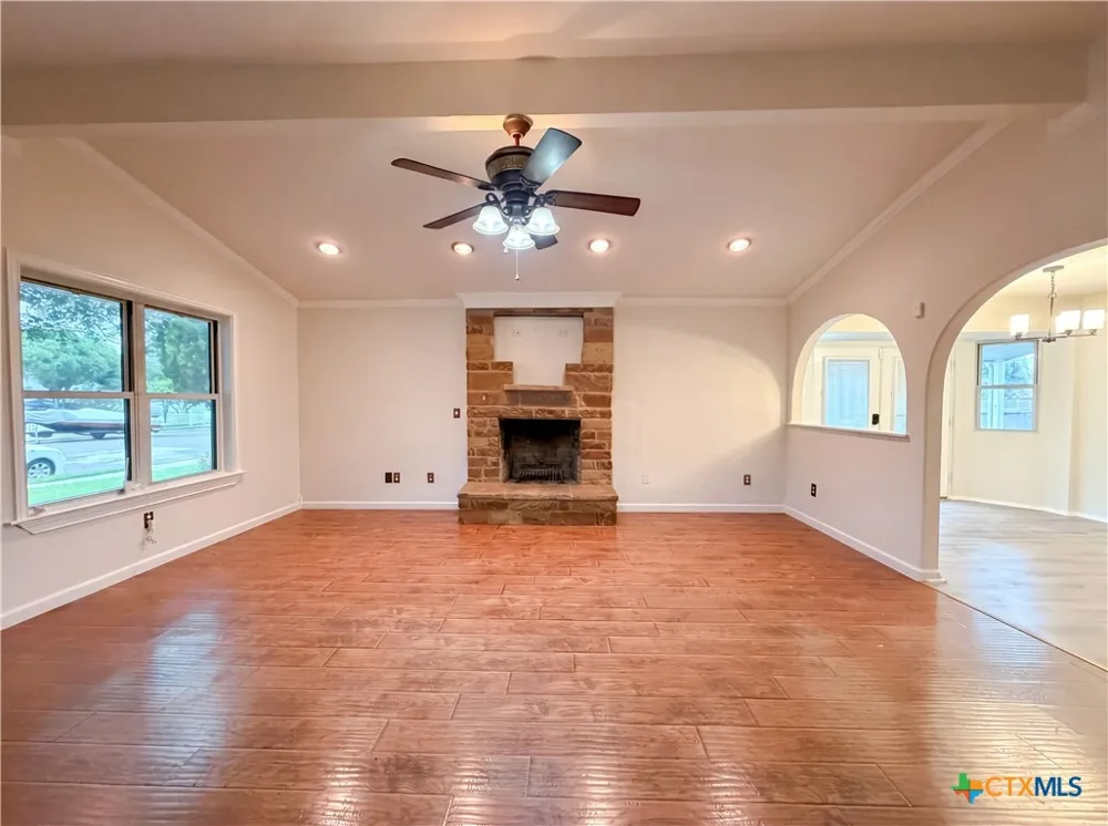 203 W Hogan Drive Copperas Cove, TX 76522