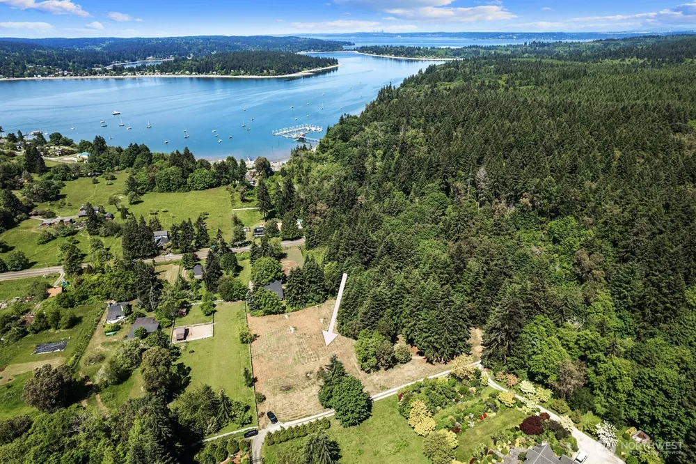 9438 SW 266th Lane Vashon, WA 98070