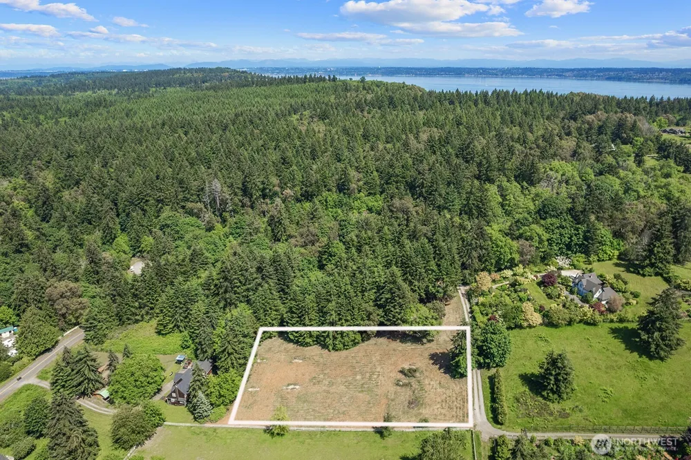 9438 SW 266th Lane Vashon, WA 98070