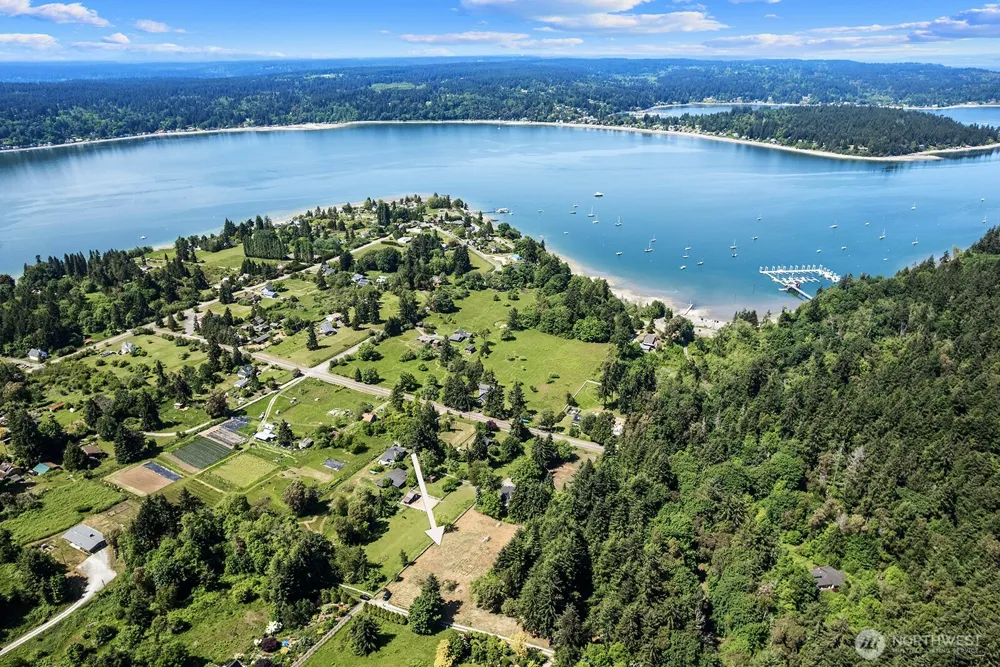 9438 SW 266th Lane Vashon, WA 98070