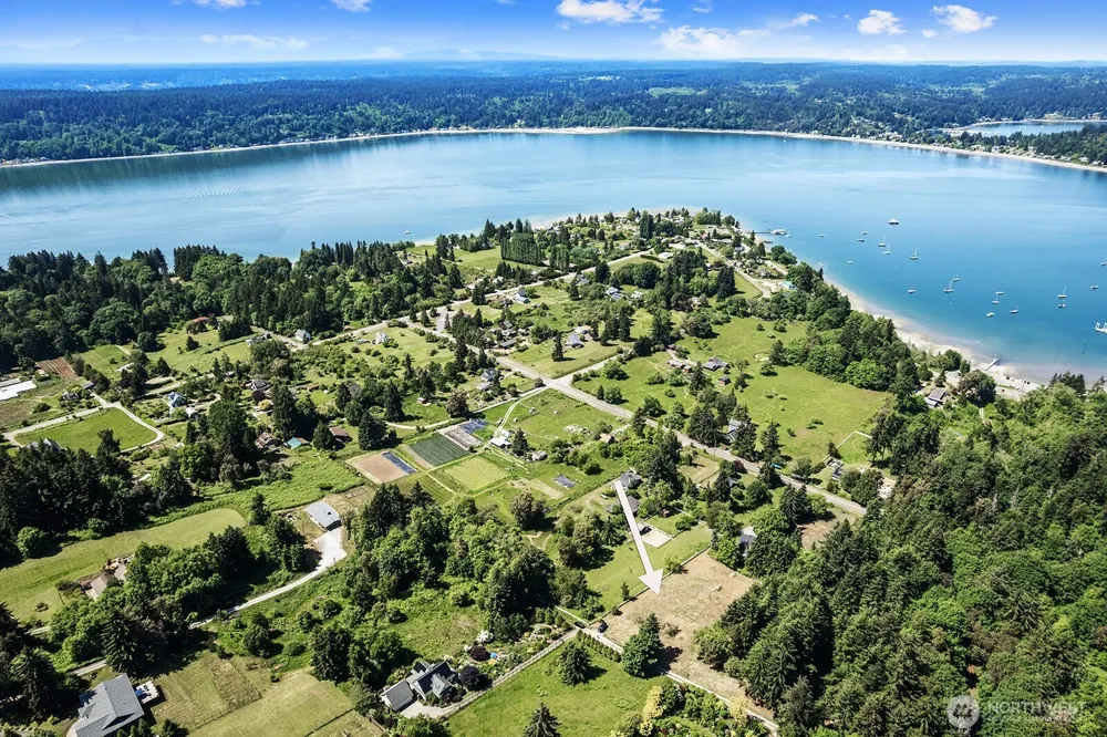 9438 SW 266th Lane Vashon, WA 98070