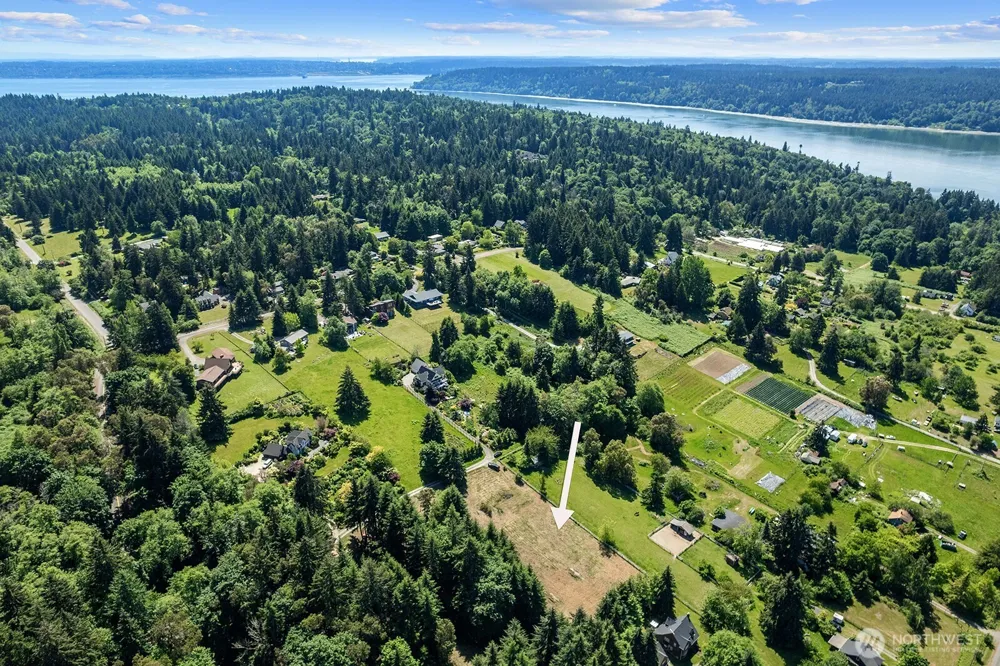 9438 SW 266th Lane Vashon, WA 98070
