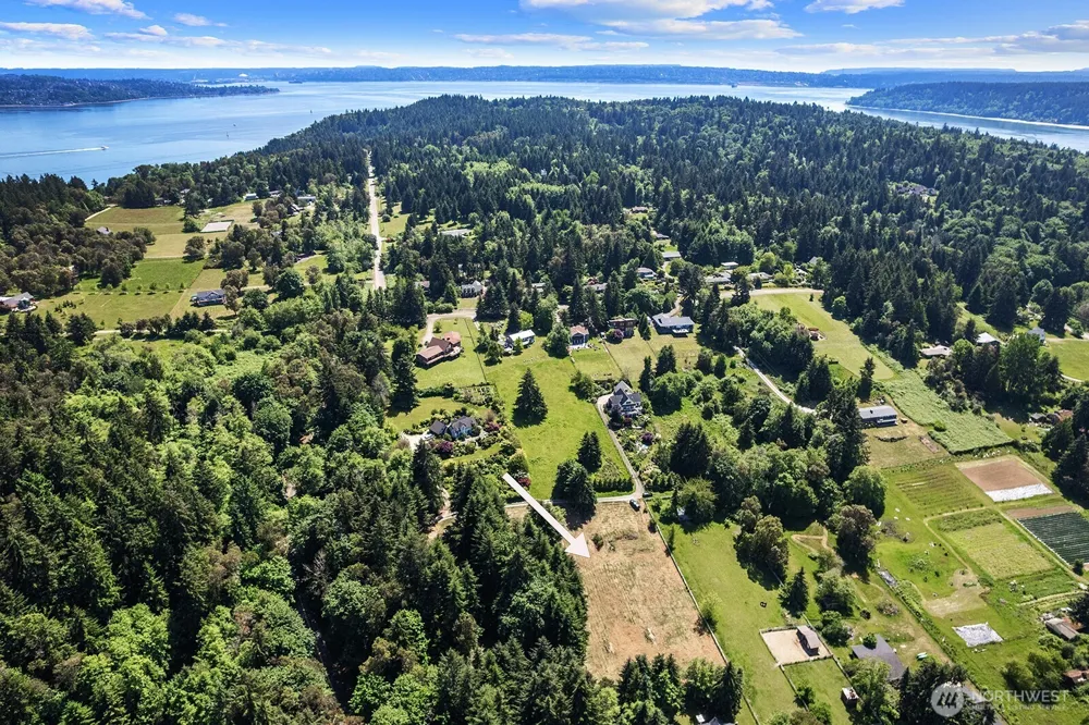 9438 SW 266th Lane Vashon, WA 98070