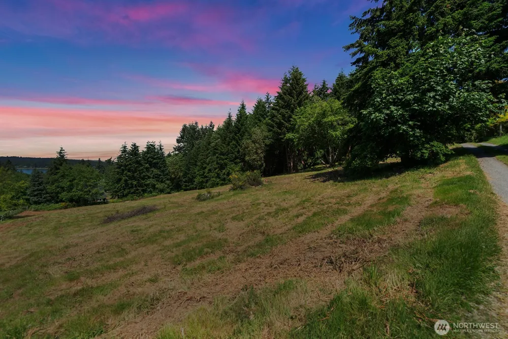 9438 SW 266th Lane Vashon, WA 98070
