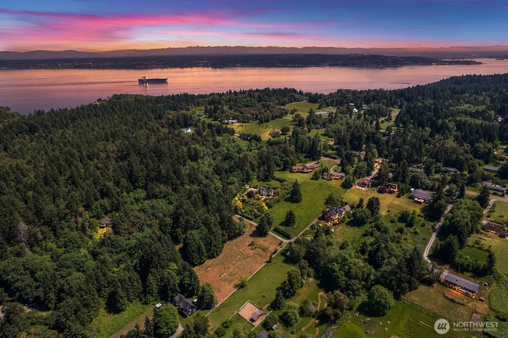 9438 SW 266th Lane Vashon, WA 98070
